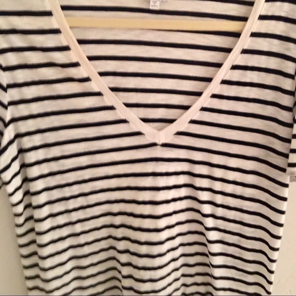 Splendid Vneck Tee - -M blue /white striped , - Picture 2 of 5